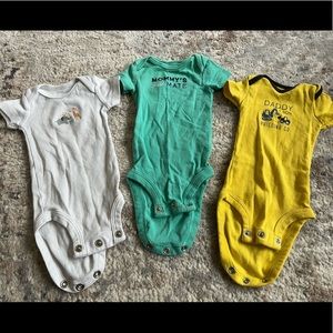 Carter’s short sleeve onesie bundle (3)